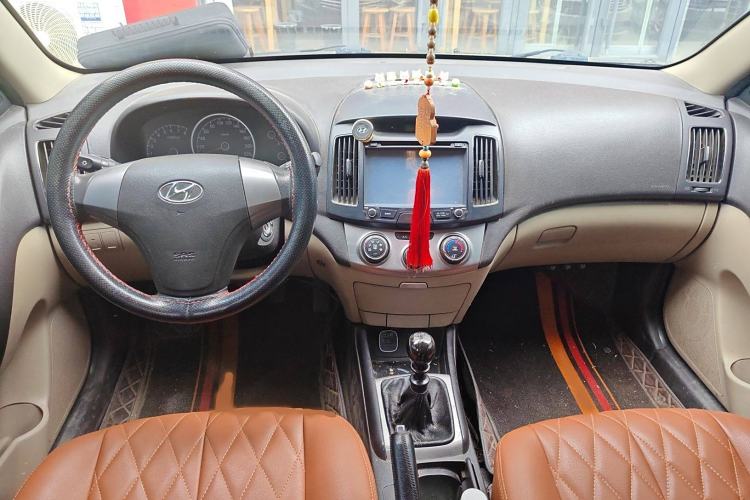 Used Hyundai Celesta 2011 1.6L Manual Comfort Edition Interior 2