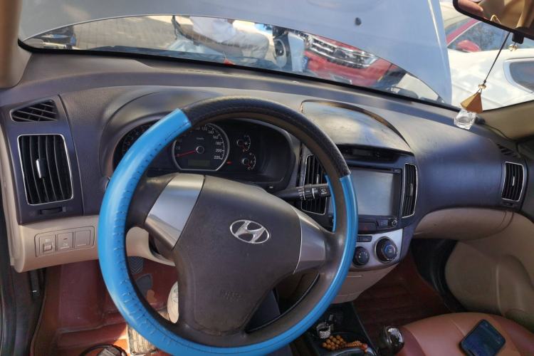 Used Hyundai Celesta 2011 1.6L Manual Comfort Edition Interior 2