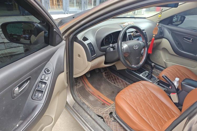 Used Hyundai Celesta 2011 1.6L Manual Comfort Edition Interior 3