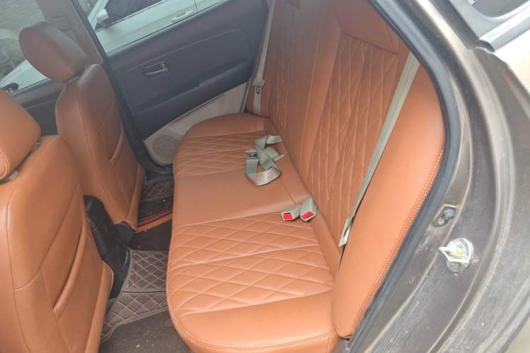 Used Hyundai Celesta 2011 1.6L Manual Comfort Edition Interior 4