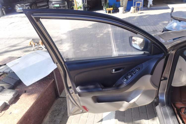 Used Hyundai Celesta 2011 1.6L Manual Comfort Edition Interior 7