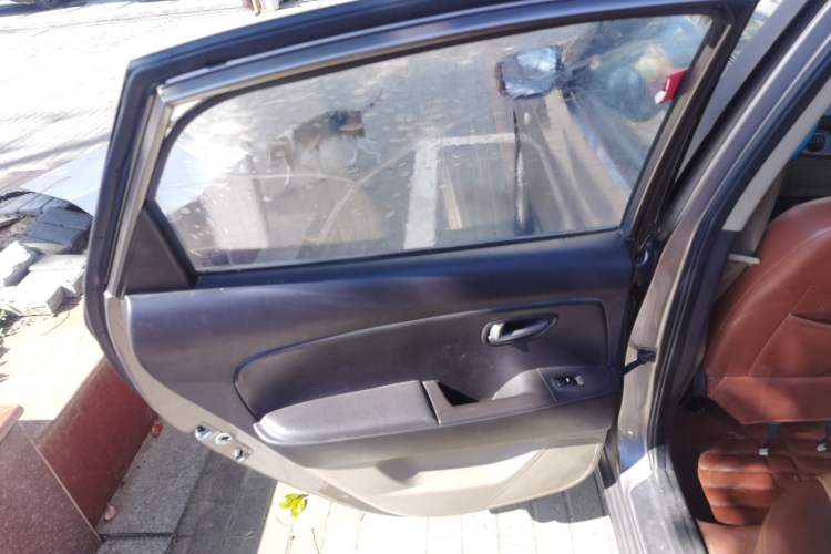 Used Hyundai Celesta 2011 1.6L Manual Comfort Edition Interior 8