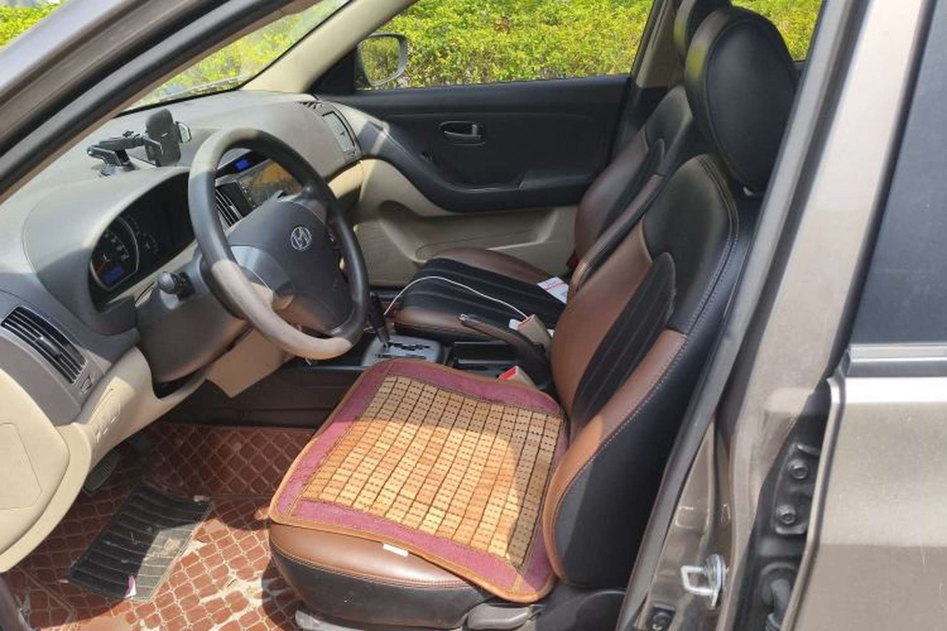 Used Hyundai Celesta 2011 1.6L Automatic Comfort Edition Left Front Seat