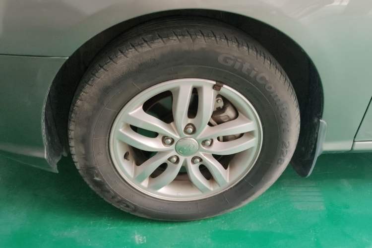 Used Hyundai Celesta 2011 1.6L Automatic Luxury Version Left Front Wheel Hub