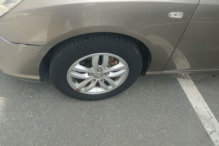 Used Hyundai Celesta 2011 1.6L Automatic Comfort Edition Left Front Wheel Hub