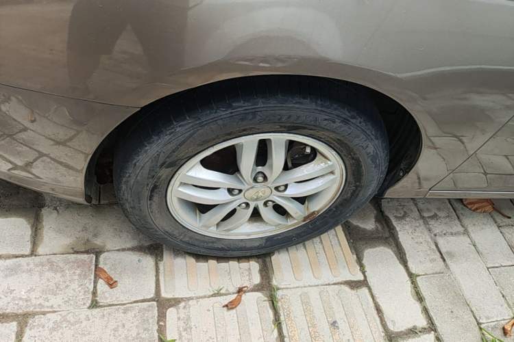 Used Hyundai Celesta 2011 1.6L Manual Luxury Model Left Front Wheel Hub