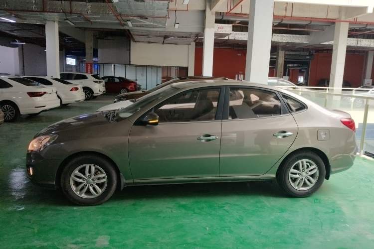 Used Hyundai Celesta 2011 1.6L Automatic Luxury Version Left Side
