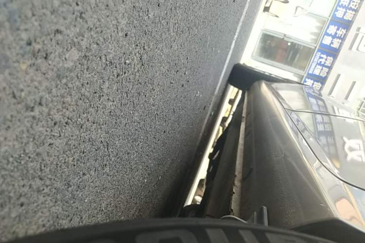 Used Hyundai Celesta 2011 1.6L Automatic Comfort Edition Left Side Sill