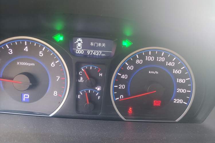Used Hyundai Celesta 2011 1.6L Automatic Luxury Version Odometer Close Up