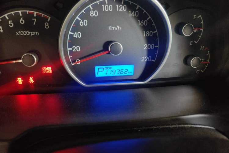 Used Hyundai Celesta 2011 1.6L Automatic Comfort Edition Odometer Close Up