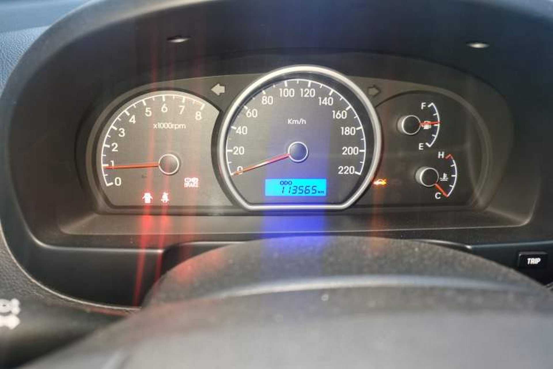 Used Hyundai Celesta 2011 1.6L Manual Comfort Edition Odometer Close Up