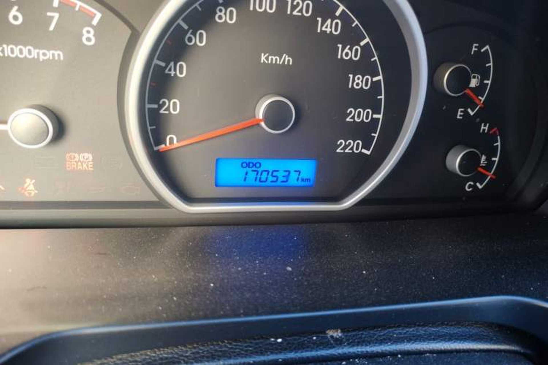 Used Hyundai Celesta 2011 1.6L Manual Comfort Edition Odometer Close Up