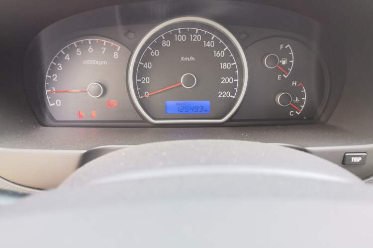Used Hyundai Celesta 2011 1.6L Manual Comfort Edition Odometer Close Up