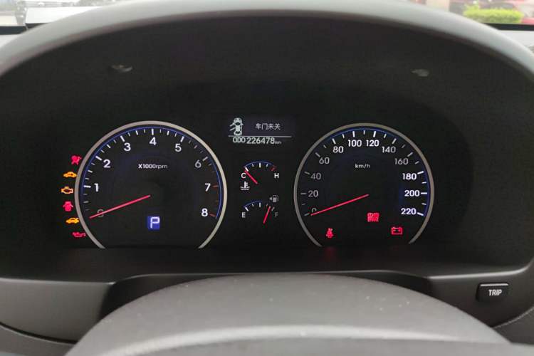 Used Hyundai Celesta 2011 1.6L Automatic Luxury Version Odometer Close Up