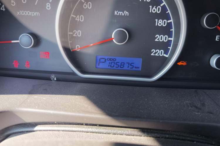 Used Hyundai Celesta 2011 1.6L Automatic Comfort Edition Odometer Close Up