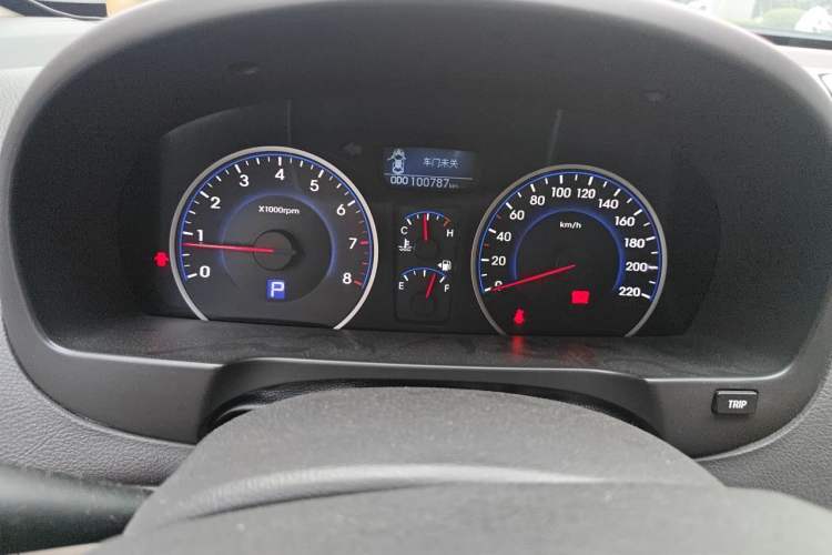 Used Hyundai Celesta 2011 1.6L Automatic Luxury Version Odometer Close Up