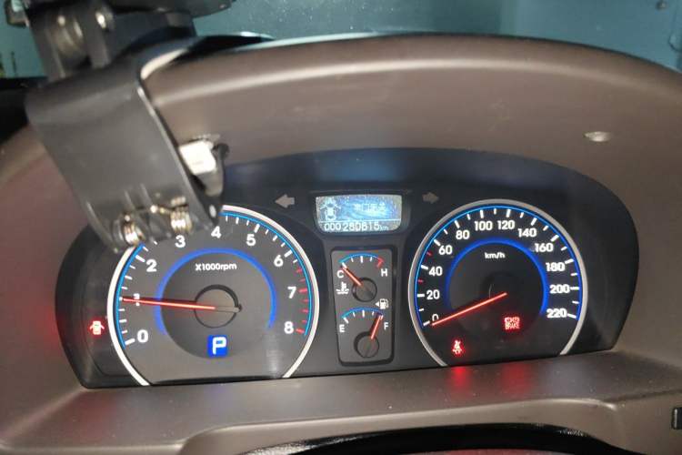 Used Hyundai Celesta 2011 1.6L Automatic Luxury Version Odometer Close Up