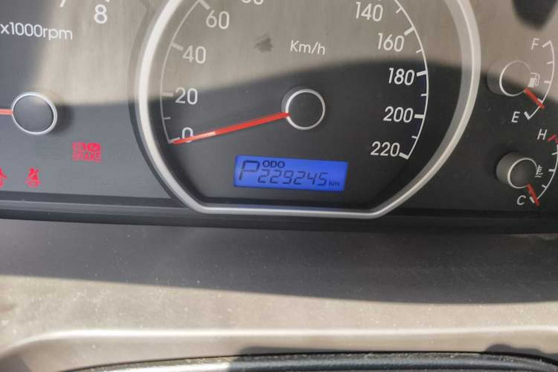 Used Hyundai Celesta 2011 1.6L Automatic Comfort Edition Odometer Close Up