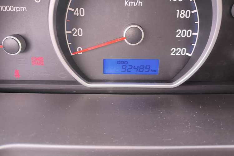Used Hyundai Celesta 2011 1.6L Manual Comfort Edition Odometer Close Up