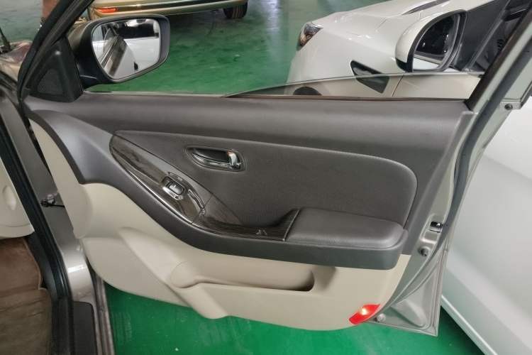 Used Hyundai Celesta 2011 1.6L Automatic Luxury Version Right Front Door Interior
