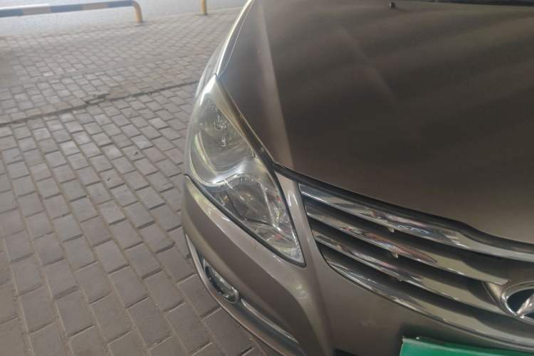 Used Hyundai Celesta 2011 1.6L Automatic Comfort Edition Right Front Headlight