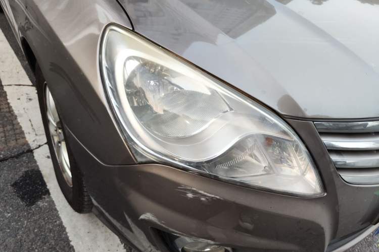 Used Hyundai Celesta 2011 1.6L Manual Luxury Model Right Front Headlight