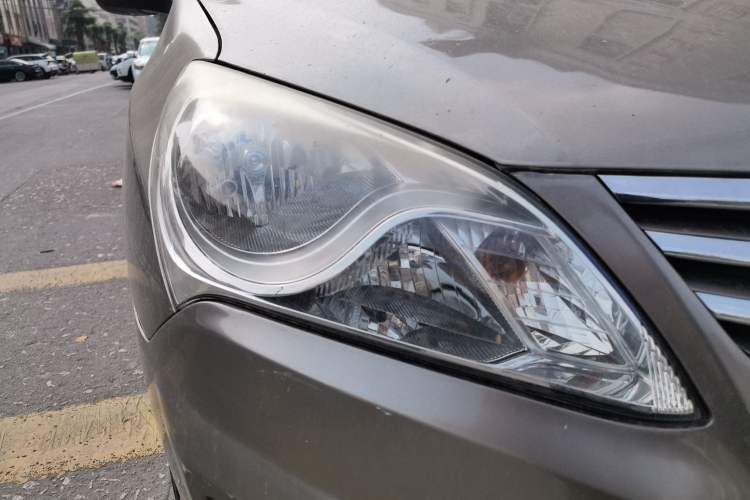 Used Hyundai Celesta 2011 1.6L Manual Comfort Edition Right Front Headlight