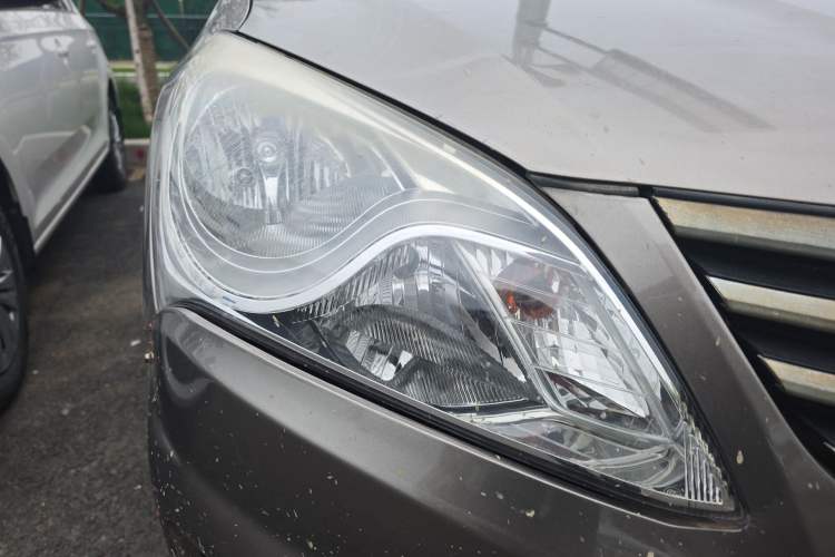 Used Hyundai Celesta 2011 1.6L Manual Comfort Edition Right Front Headlight