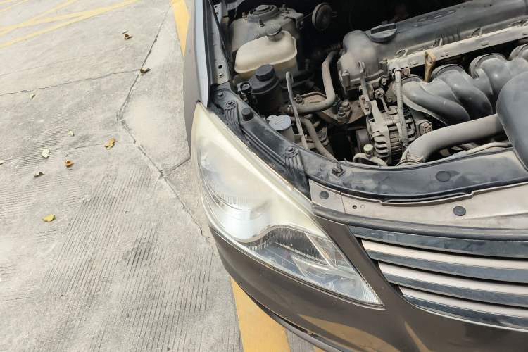 Used Hyundai Celesta 2011 1.6L Automatic Comfort Edition Right Front Headlight