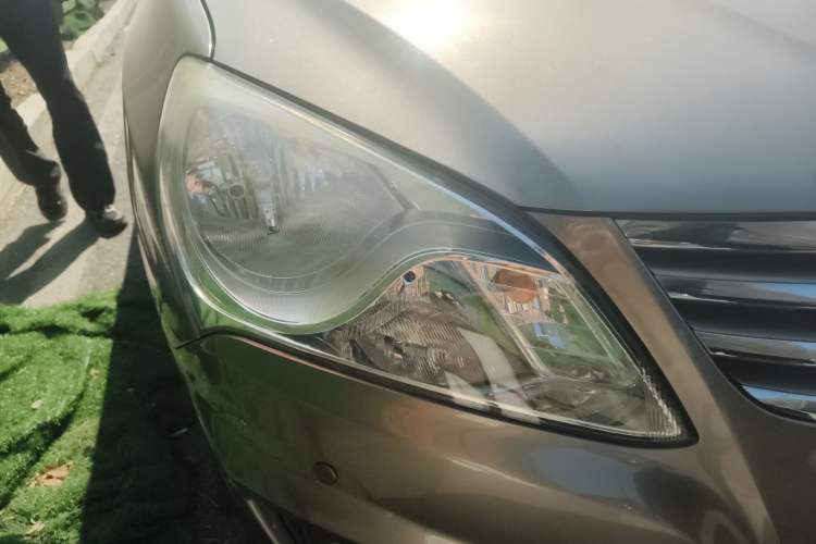 Used Hyundai Celesta 2011 1.6L Manual Comfort Edition Right Front Headlight