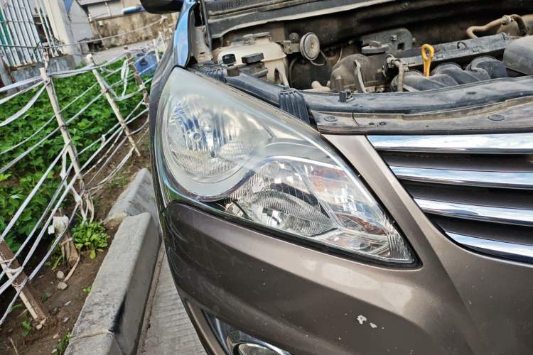 Used Hyundai Celesta 2011 1.6L Automatic Comfort Edition Right Front Headlight
