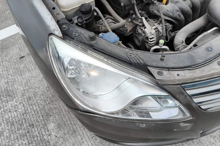 Used Hyundai Celesta 2011 1.6L Manual Comfort Edition Right Front Headlight