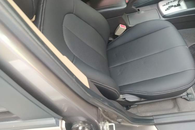 Used Hyundai Celesta 2011 1.6L Automatic Comfort Edition Right Front Seat