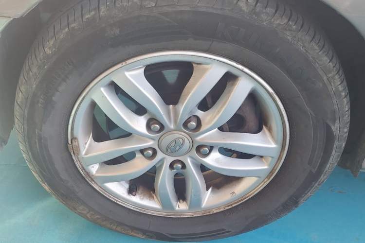 Used Hyundai Celesta 2011 1.6L Automatic Luxury Version Right Front Wheel Hub