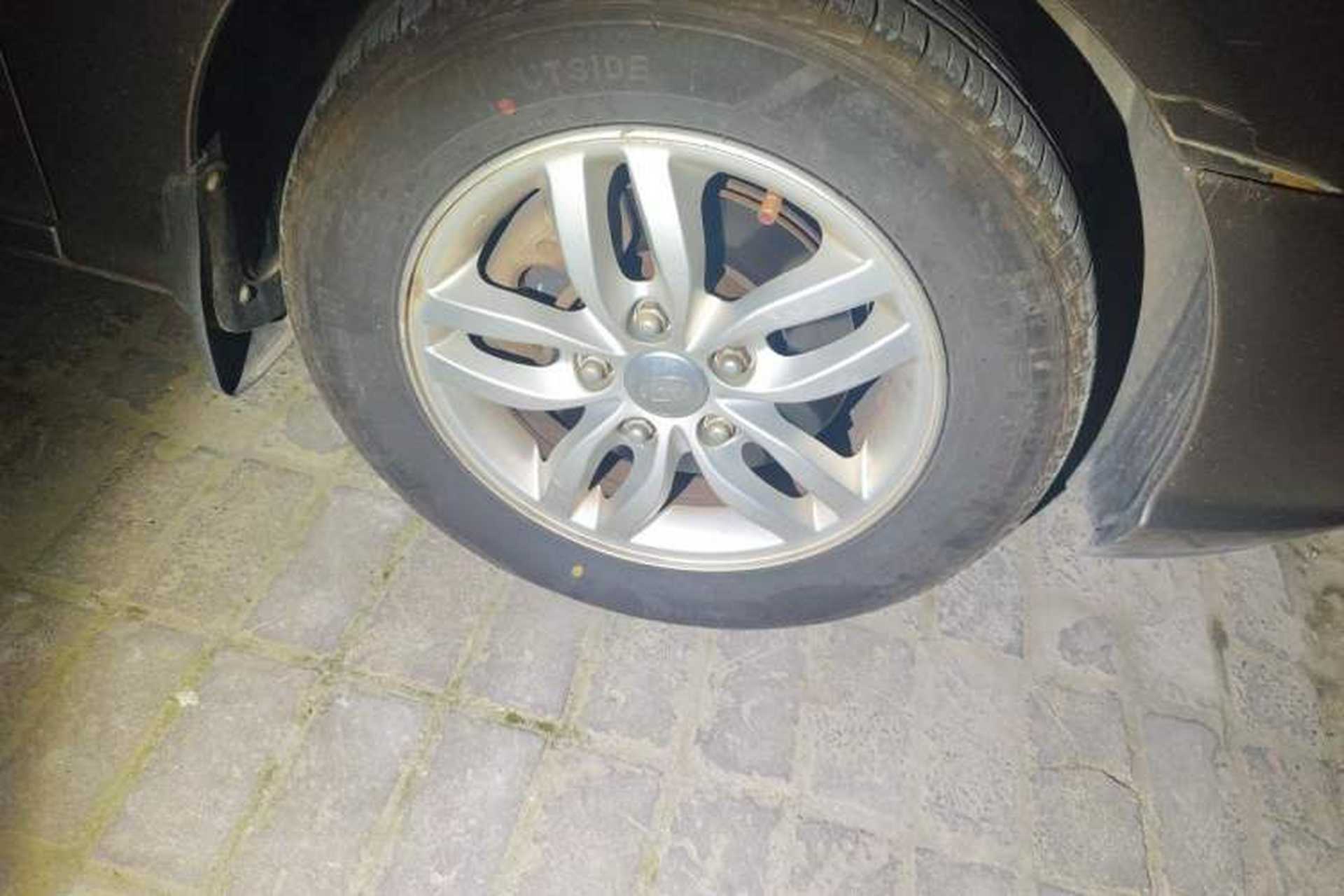 Used Hyundai Celesta 2011 1.6L Automatic Comfort Edition Right Front Wheel Hub