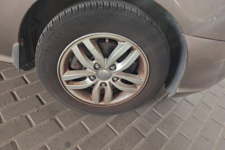 Used Hyundai Celesta 2011 1.6L Automatic Comfort Edition Right Front Wheel Hub