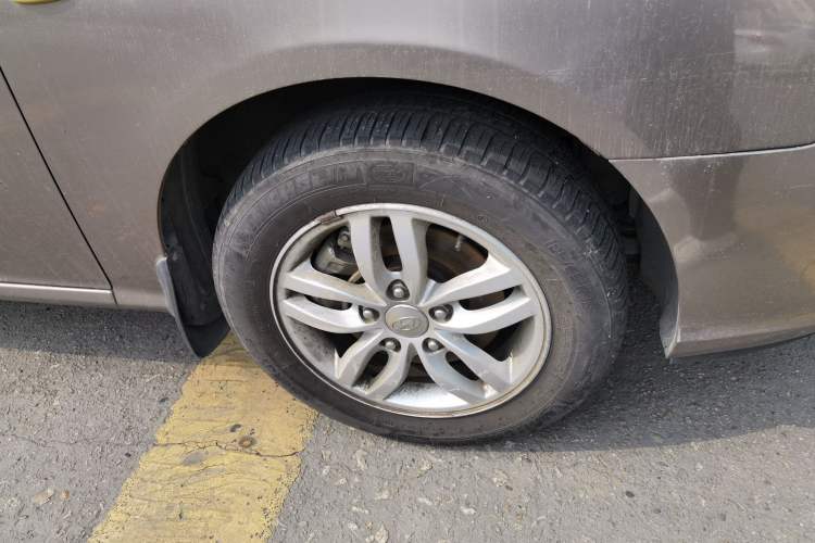 Used Hyundai Celesta 2011 1.6L Manual Comfort Edition Right Front Wheel Hub