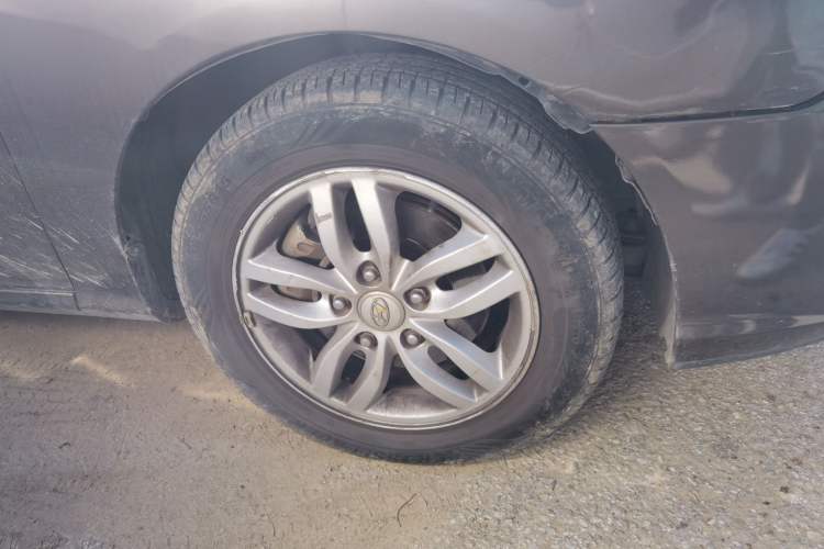 Used Hyundai Celesta 2011 1.6L Automatic Comfort Edition Right Front Wheel Hub