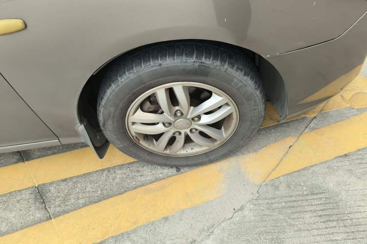 Used Hyundai Celesta 2011 1.6L Automatic Comfort Edition Right Front Wheel Hub