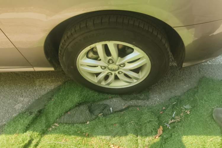Used Hyundai Celesta 2011 1.6L Manual Comfort Edition Right Front Wheel Hub