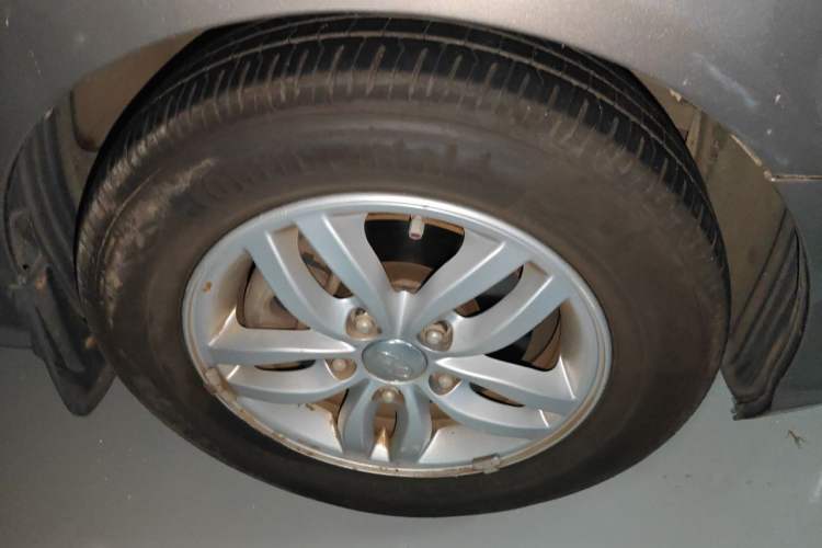 Used Hyundai Celesta 2011 1.6L Automatic Luxury Version Right Front Wheel Hub