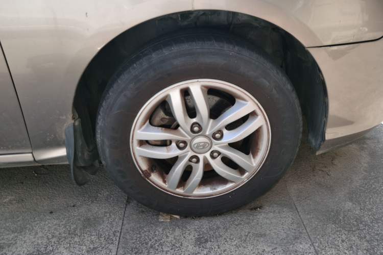 Used Hyundai Celesta 2011 1.6L Manual Comfort Edition Right Front Wheel Hub