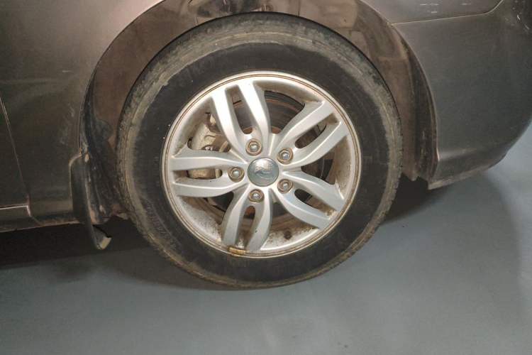 Used Hyundai Celesta 2011 1.6L Manual Comfort Edition Right Front Wheel Hub