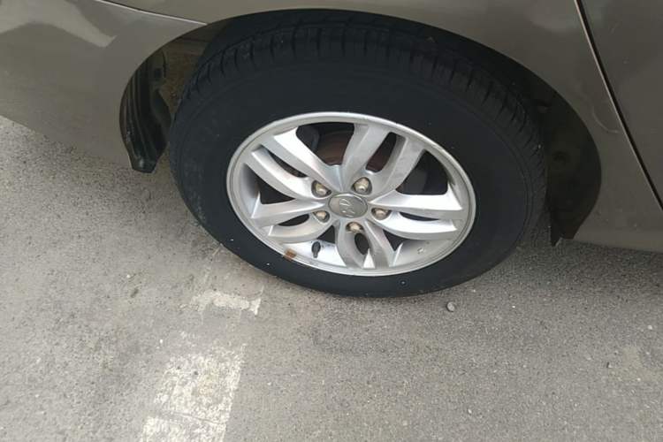 Used Hyundai Celesta 2011 1.6L Automatic Comfort Edition Right Rear Wheel Hub