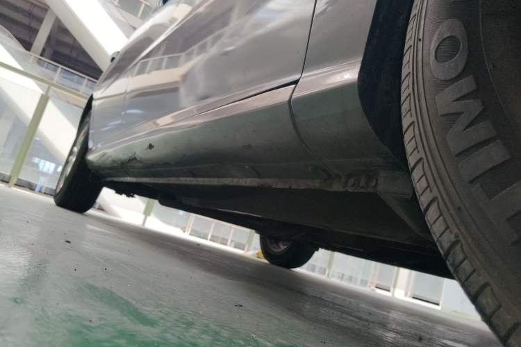 Used Hyundai Celesta 2011 1.6L Automatic Luxury Version Right Side Sill
