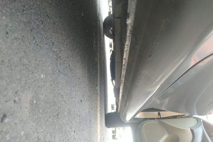 Used Hyundai Celesta 2011 1.6L Automatic Comfort Edition Right Side Sill