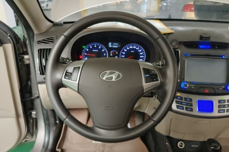 Used Hyundai Celesta 2011 1.6L Automatic Luxury Version Steering Wheel