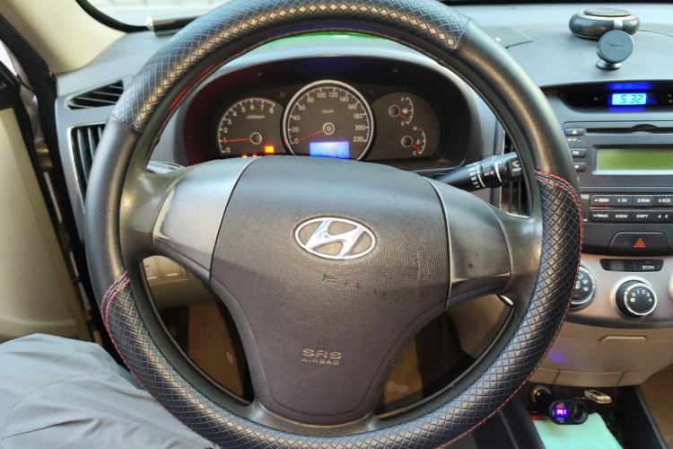 Used Hyundai Celesta 2011 1.6L Manual Luxury Model Steering Wheel