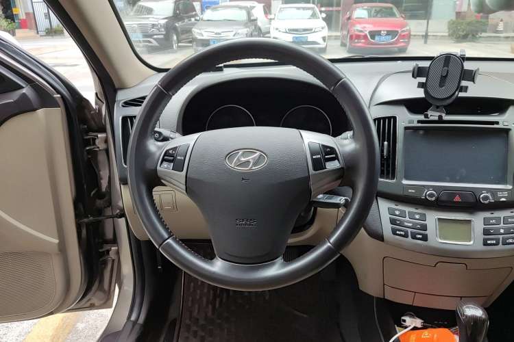 Used Hyundai Celesta 2011 1.6L Automatic Luxury Version Steering Wheel