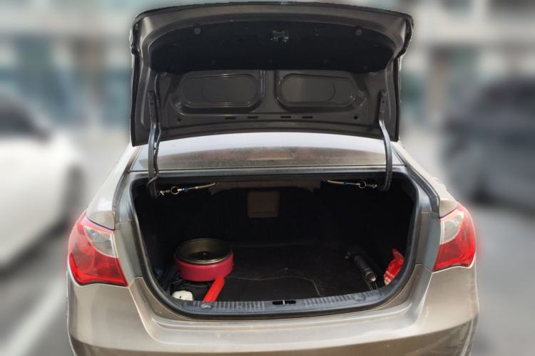 Used Hyundai Celesta 2011 1.6L Manual Luxury Model Trunk